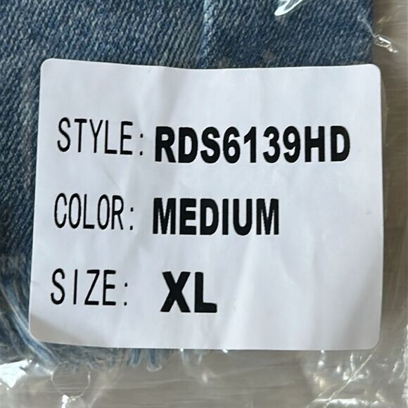 Risen Tummy Control High Rise Frayed Hem Denim Short in Medium wash New with tag - Picture 6 of 8